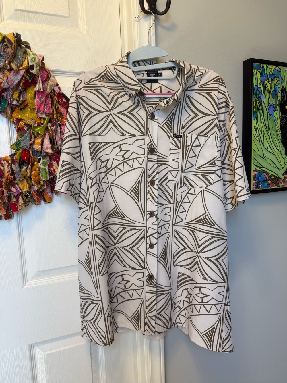 NWOT Men's Short-Sleeve Geometric Print Button-Down Shirt - Cream/Olive - Picture 2 of 6